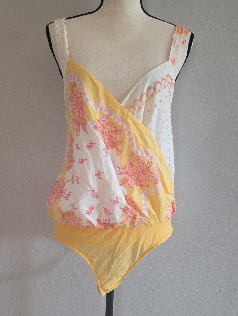 Intimately For You Wrap Floral Surplice Bodysuit with Pink Print Size Large NWT